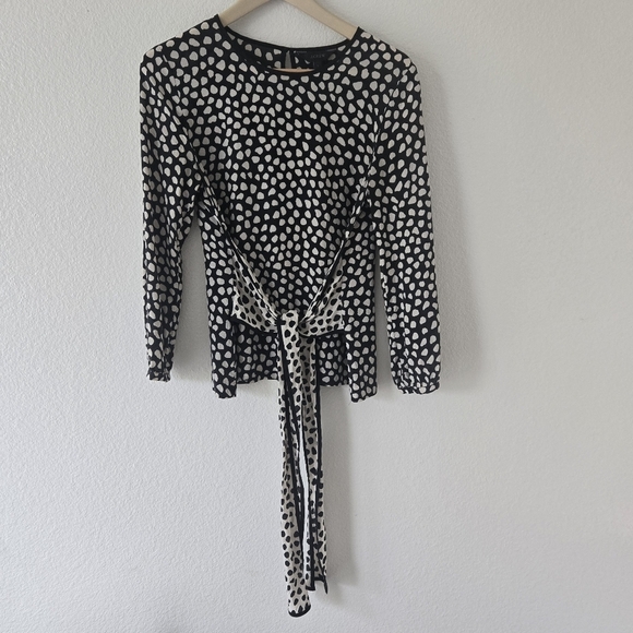 J Crew 100% Silk Waist Tie Front Blouse Top Black & White Pebble Print size 2 - Picture 5 of 14